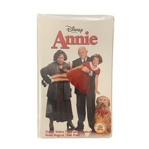 Disney Annie VHS Tape